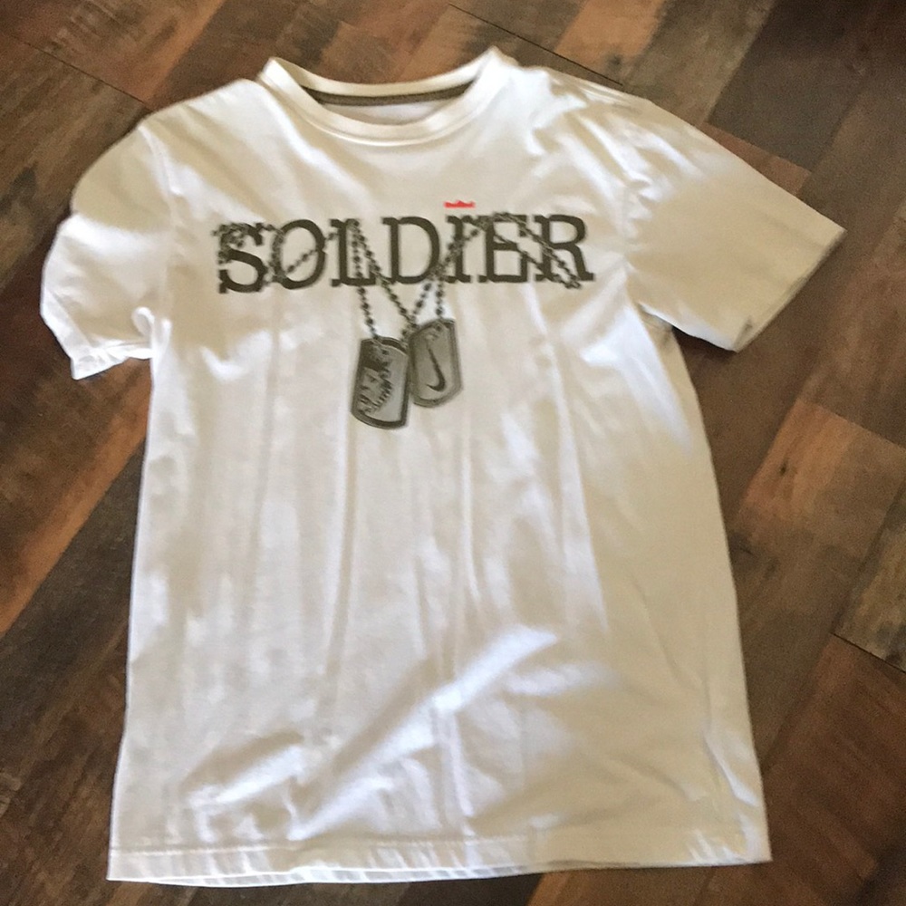 Men’s Nike dry fit shirt. Size M